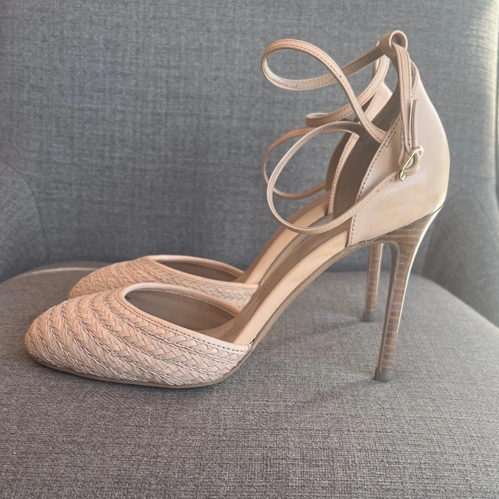 Worn 1x Banana Republic Women's beige stilettos- like new/ excellent condition - Picture 3 of 10